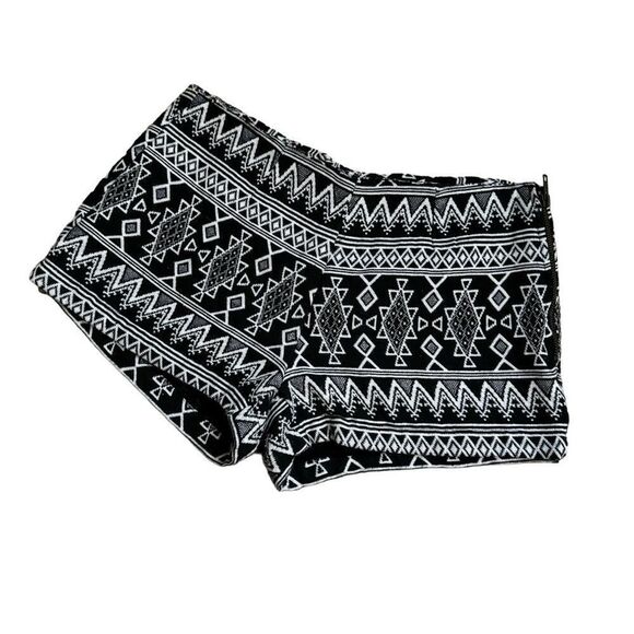 Billabong Black & White Textured Aztec Print High Waist Shorts Size Small - Picture 1 of 13